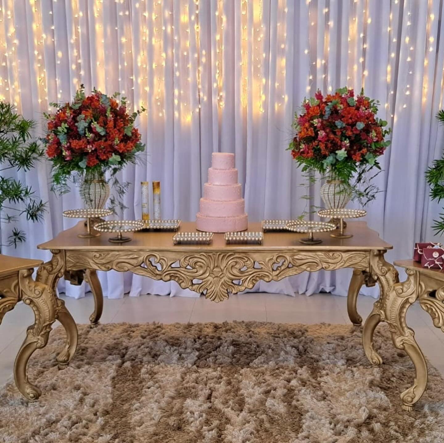 Arranjo decorativo de flores para mesa de eventos JC Flores